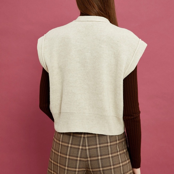 Knitted Cropped Vest, Patterned Sleeveless - Picture 2 of 9